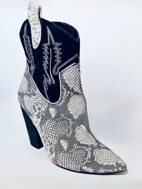 DINGO, Women’s Calico Western Boots Block Heel Gray Snake Print Suede, Size 6.5